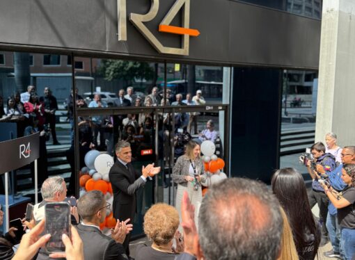 R4 celebra 19 años de innovación reinaugurando su oficina en Centro Lido