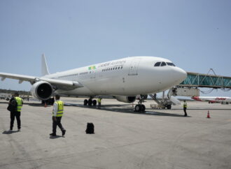 Laser Airlines reanuda vuelos internacionales desde Barcelona tras sismos