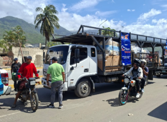 EK dota a paramédicos en La Guaira